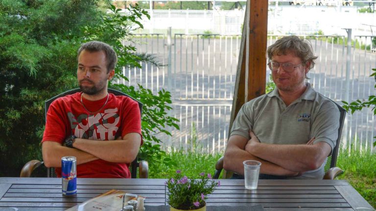 Petr a Jarda na terase během K-net firemního dne