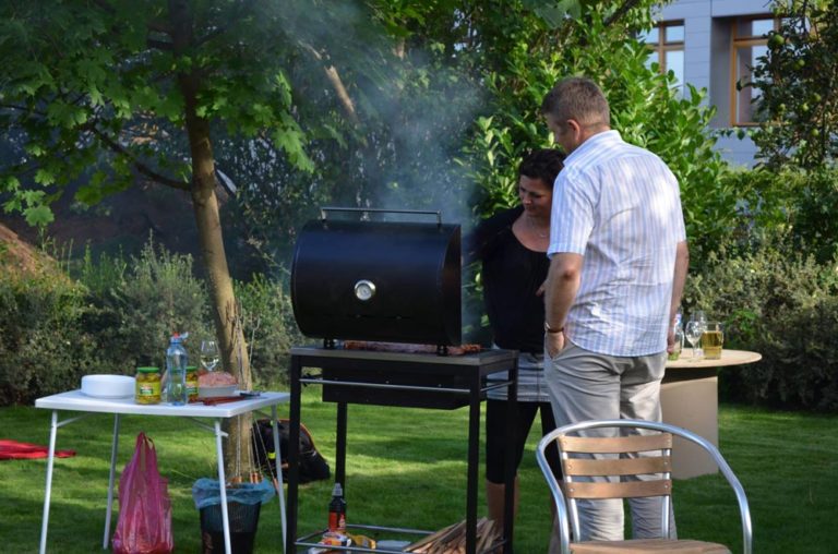 Lenka and Tomas from K-net in front of the grill during the "za 80 mega" party