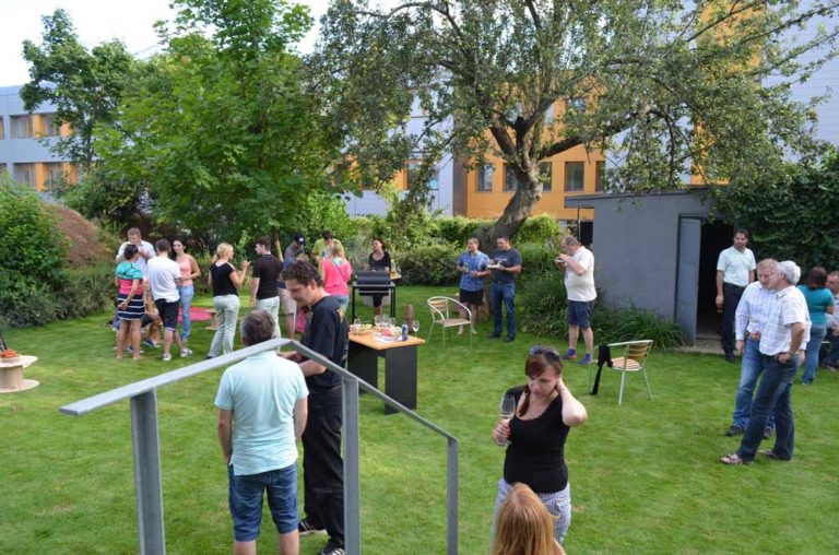 The team of K-net in the garden during the "za 80 mega" party