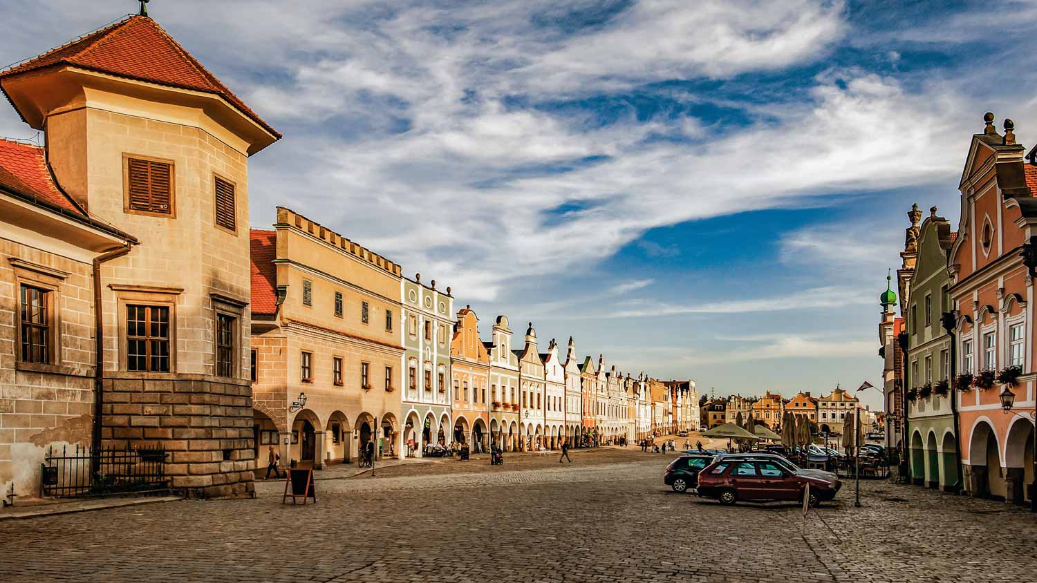 View of the square in Telc with colored houses and a fountain