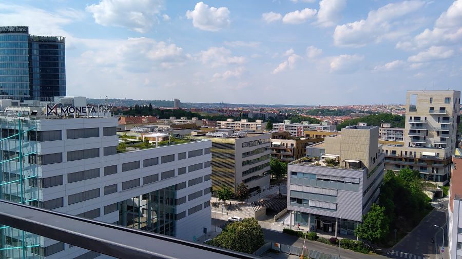 Pohled z budovy Microsoftu v Praze do širokého okolí
